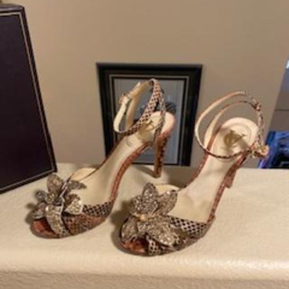 Vince Camuto Signature VI-BETTIE Heels - Picture 3 of 9